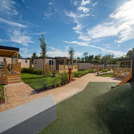 Eurocamp Mobile Homes At Park אומאג