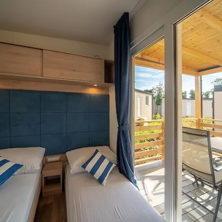 홀리데이파크 Eurocamp Mobile Homes At Campsite Park 우마그